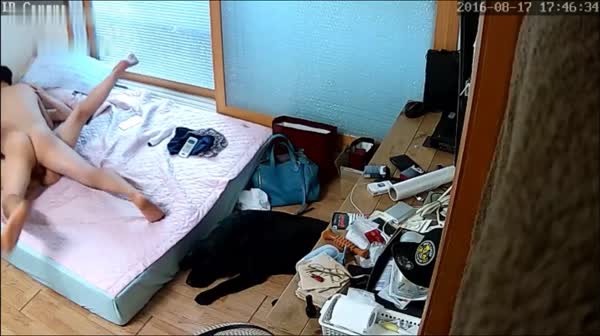 H客网络摄像头破解偸拍2连发肚子挺大的孕期少妇被项链老公啪啪内射进出有力速度很猛的小两口激情打炮